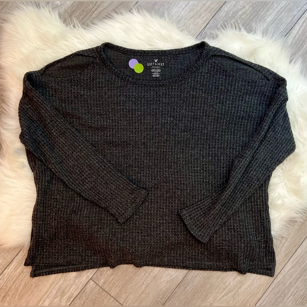 AEO | Dark Gray Waffle Knit Cold Shoulder Cutouts Long Sleeve Tee Top (L)